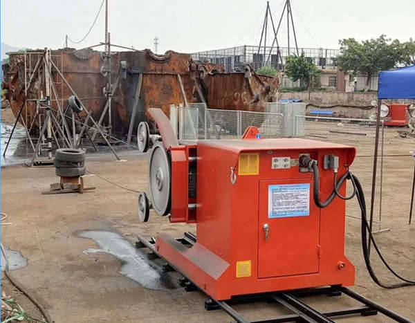 Diamond Wire Saw Cutting Pipe
